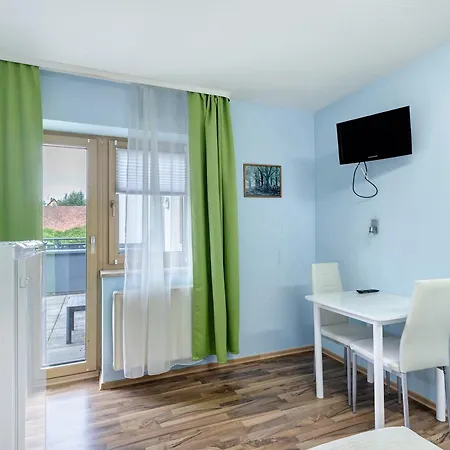 Neue Krone - بيت ضيافة Markt Erlbach